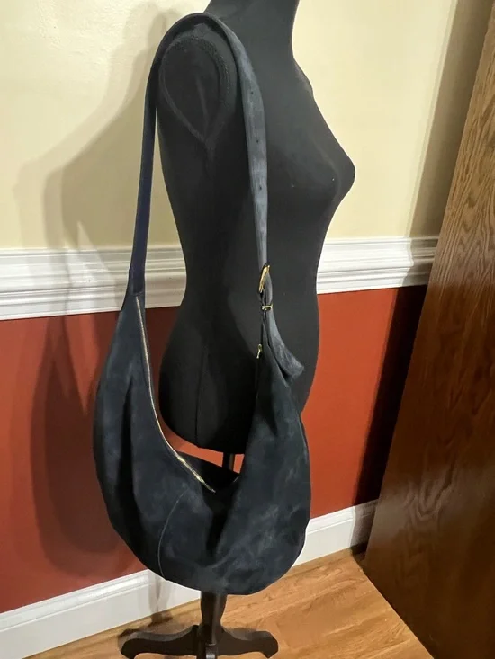 Madewell Essential Curve Shoulder Bag. Navy S - Picture 13 of 16